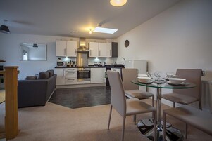 Apartment, 2 Bedrooms | Living area