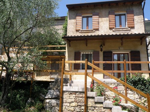 Between art and wine in the heart of the Valpolicella .. ..