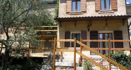 Between art and wine in the heart of the Valpolicella .. ..