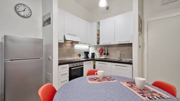 Kühlschrank, Ofen, Herdplatte, Geschirrspüler