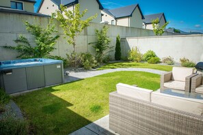 Tina de hidromasaje al aire libre