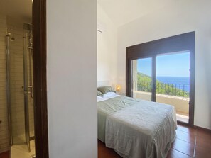 5 sovrum och strykjärn/strykbräda