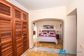 3 slaapkamers, een kluis op de kamer, een strijkplank/strijkijzer