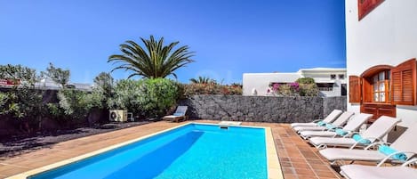 Lämmitetty uima-allas