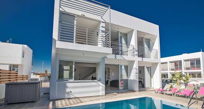 Protaras Villa PE15 - une villa qui peut accueillir 6 personnes dans 3 chambres