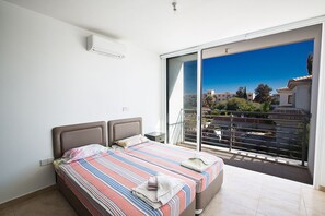 3 bedrooms, in-room safe, iron/ironing board, free WiFi