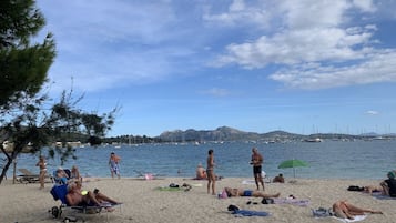 In Strandnähe, Liegestühle