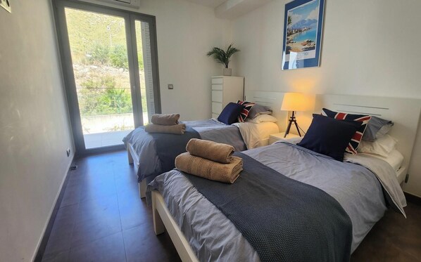 3 bedrooms, in-room safe, iron/ironing board, WiFi