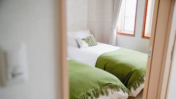 House 6 Bedroom Winter | Individually decorated, individually furnished, desk, soundproofing