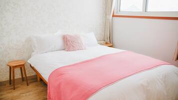 House 6 Bedroom Winter | Individually decorated, individually furnished, desk, soundproofing