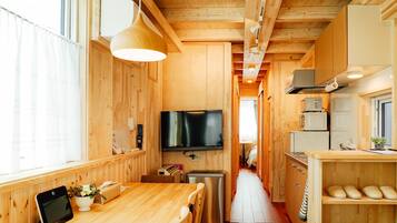 House 2 Bedroom Spring | Living area | Flat-screen TV, fireplace
