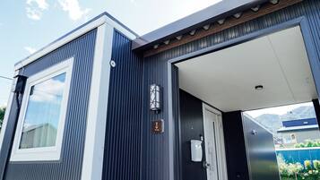 House 2 Bedroom Spring | Balcony