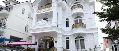 Bagian depan properti