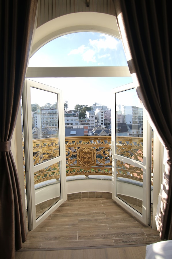 Quadruple Room, Bathtub | Balcony view - Sugar Land Villa Hotel Dalat (Da Lat)