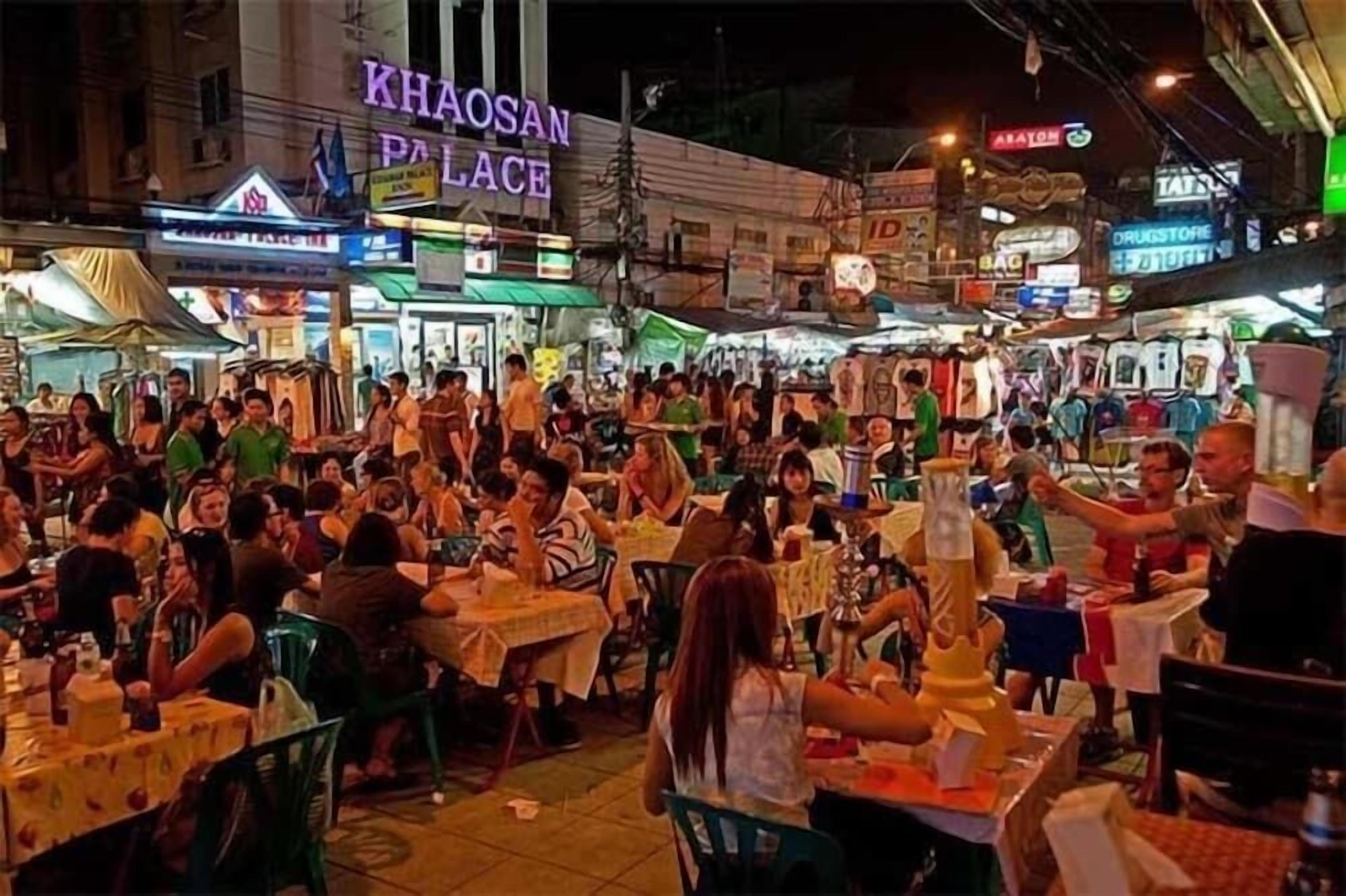 รับประทานอาหารกลางแจ้ง