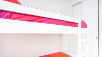 3 Schlafzimmer, BĂŒgeleisen/BĂŒgelbrett, kostenloses WLAN, BettwĂ€sche