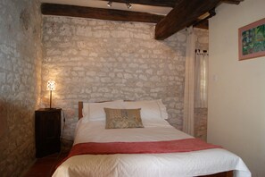 5 habitaciones, tabla de planchar con plancha y cuna de viaje