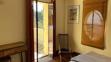 4 Schlafzimmer, Zimmersafe, Schreibtisch, Bügeleisen/Bügelbrett