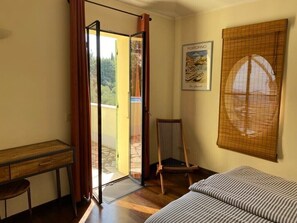 4 chambres, coffres-forts dans les chambres, bureau