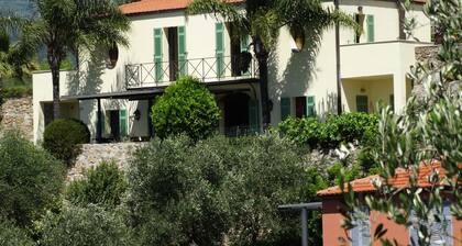 Villa moderne avec piscine chauffée et wifi proche de la cÎte pour 8 personnes