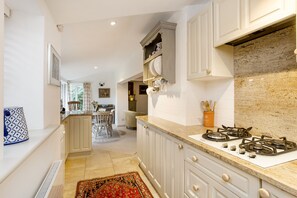 Fridge, microwave, dishwasher, cookware/dishes/utensils