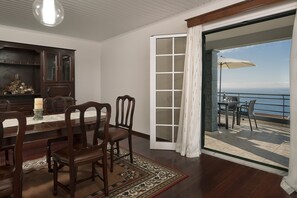 Dining - Welcome Home, With a Fantastic View, Sunrise & Sunsets. (Estreito da Calheta)