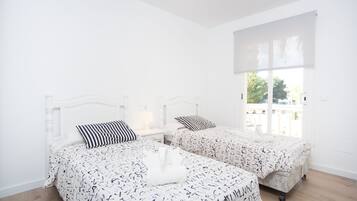 2 bedrooms, iron/ironing board, WiFi (free), bed sheets