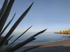 Beach nearby, sun loungers, beach towels