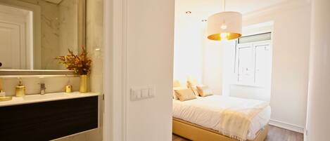 3 bedrooms, iron/ironing board, Internet, bed sheets
