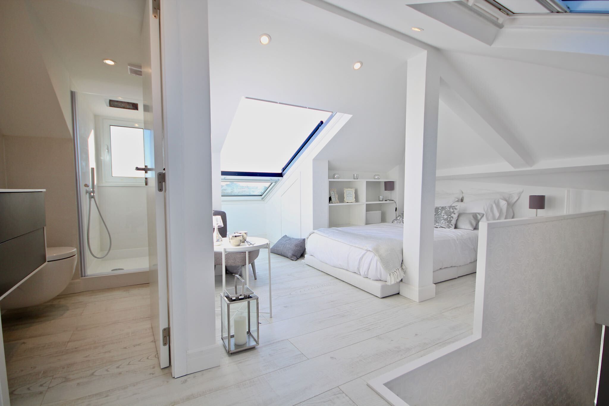 3 bedrooms, iron/ironing board, internet, bed sheets