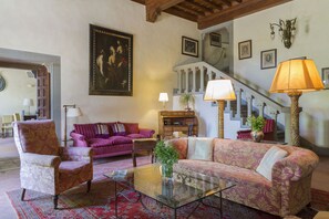 Smart TV, DVD player, ping pong, books - Castle of Volognano (RIGNANO sull arno)