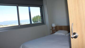 2 Schlafzimmer, Schreibtisch, Bügeleisen/Bügelbrett, kostenloses WLAN