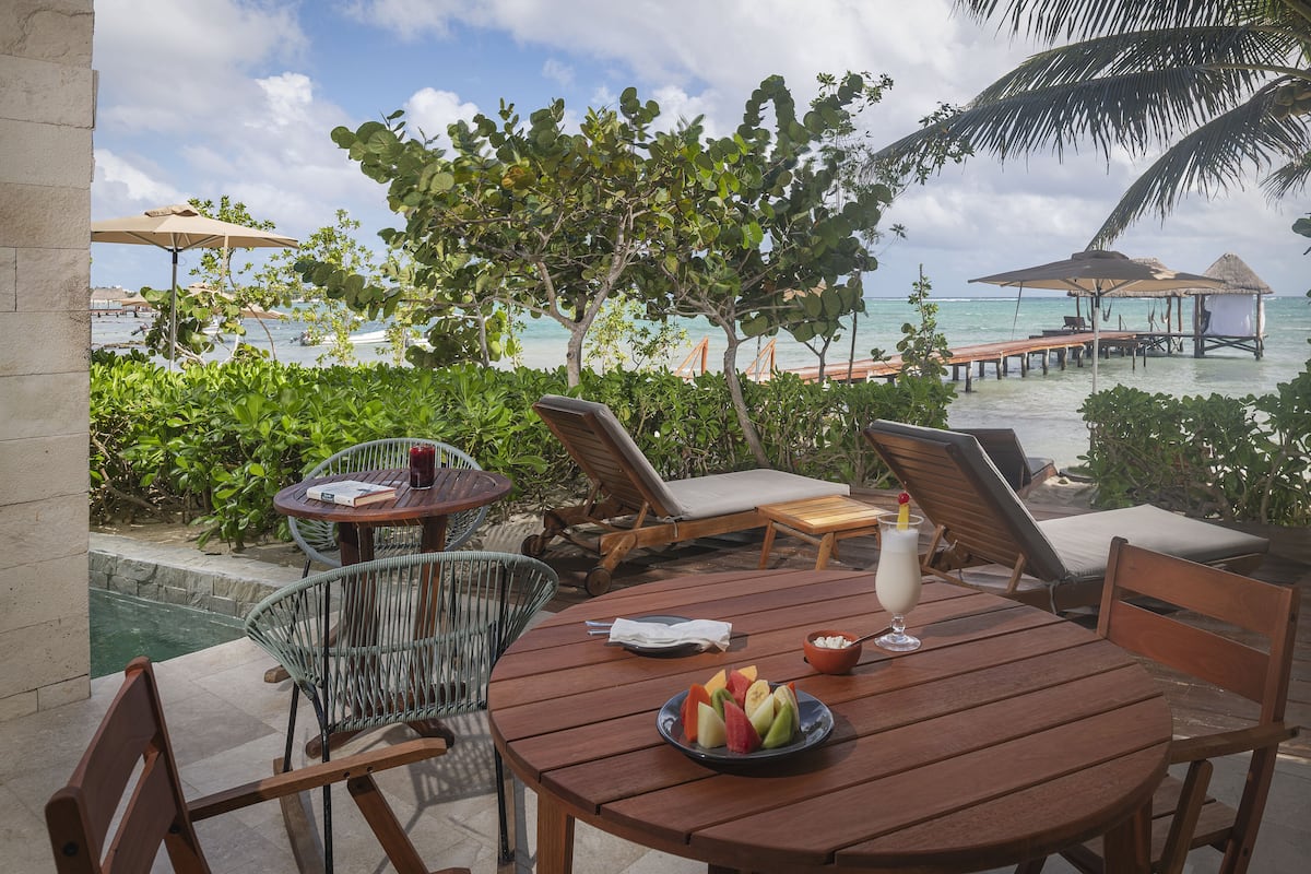 Main Room Beach Access | Terrace/patio