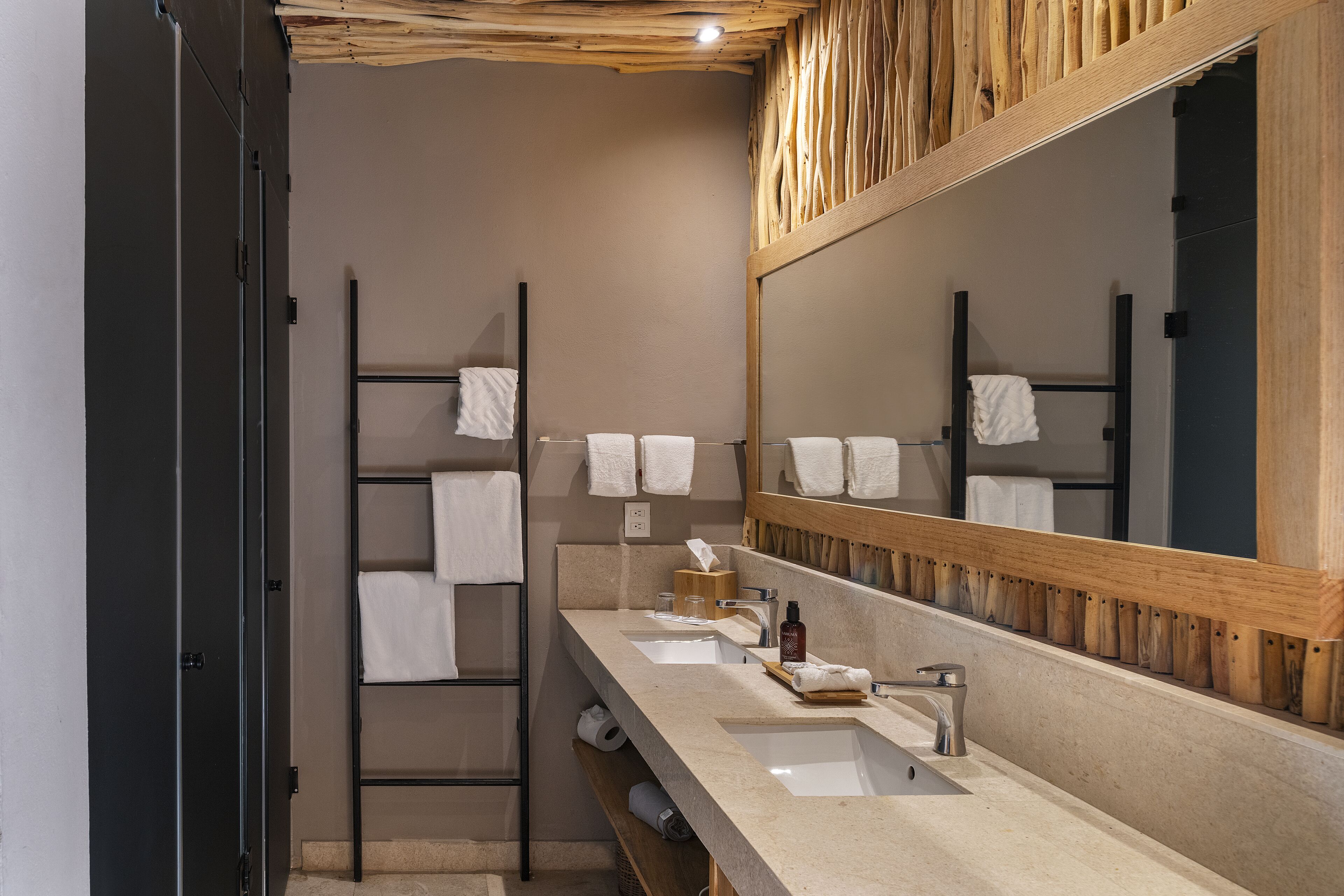 shower, rainfall showerhead, free toiletries, hair dryer