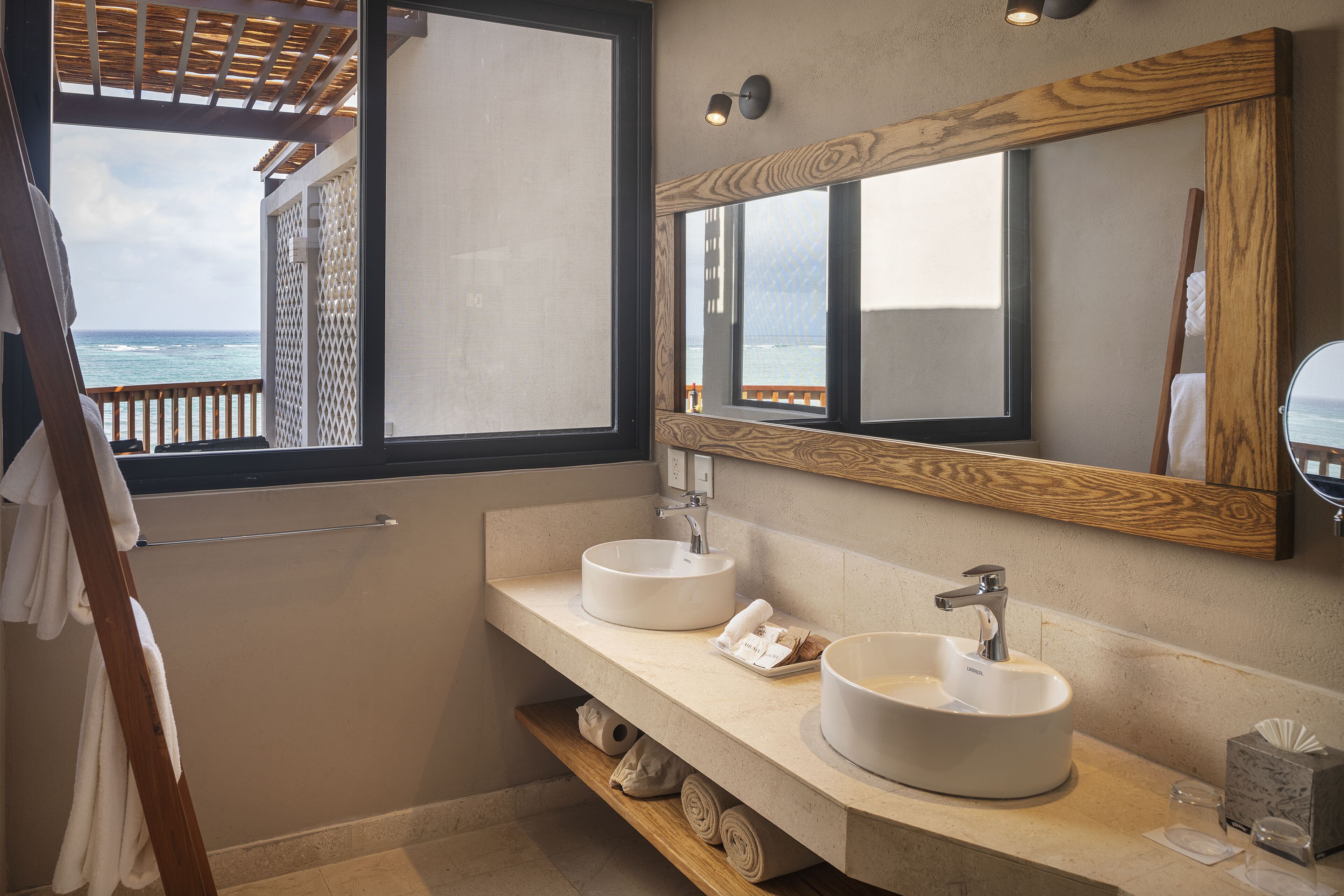 sky view | bathroom | shower, rainfall showerhead, free toiletries, hair dryer