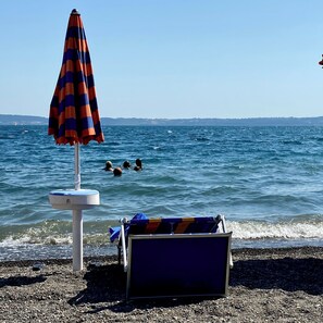 Beach nearby, sun-loungers, beach towels