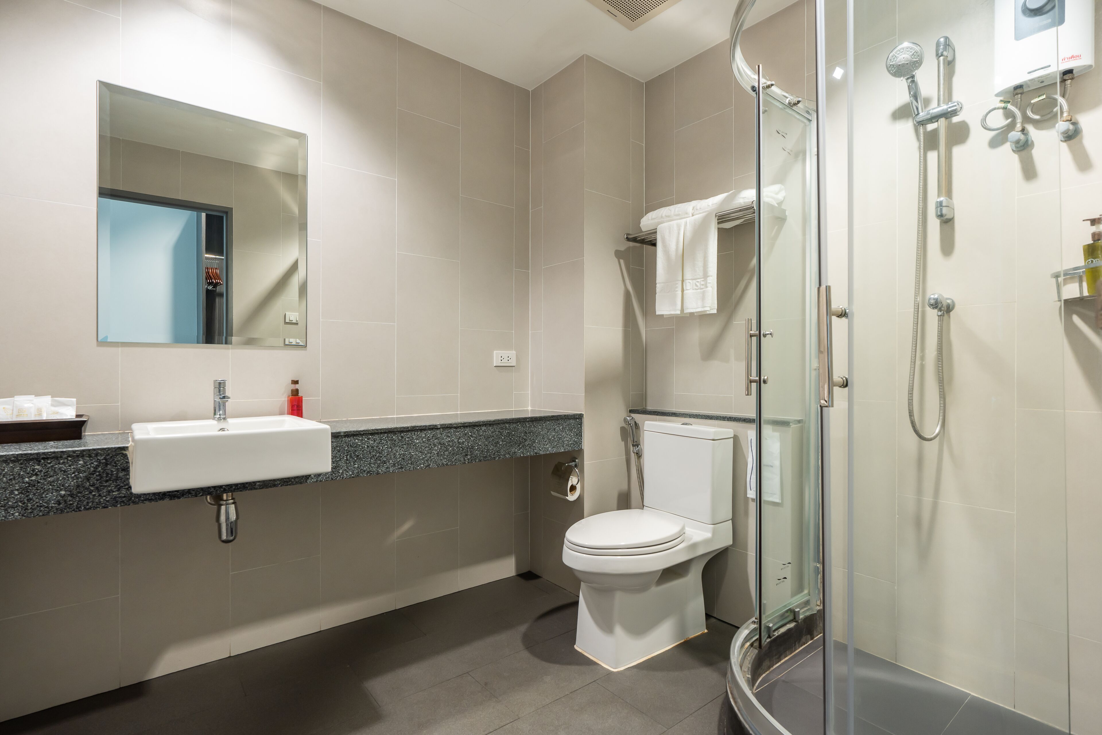 shower, rainfall showerhead, free toiletries, hair dryer