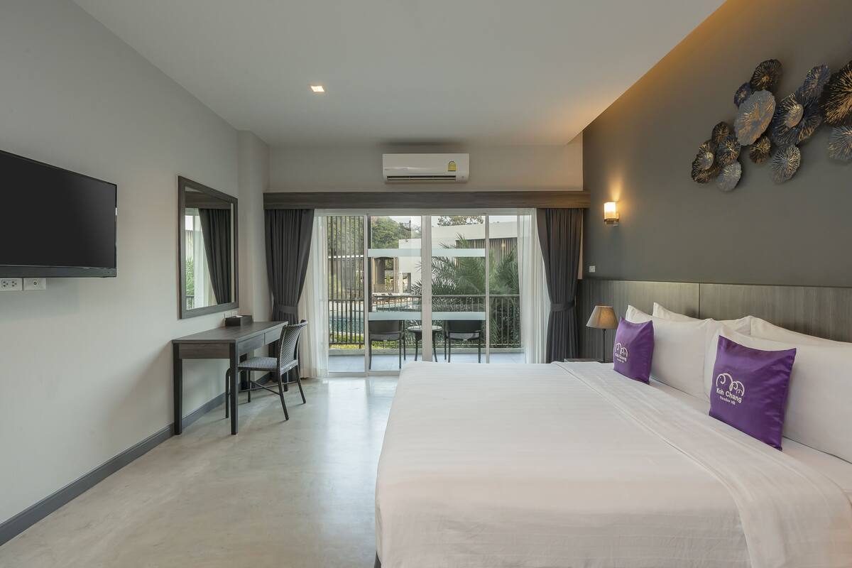 Deluxe Pool Side | มินิบาร์, ตู้นิรภัยในห้องพัก, ผ้าม่านกันแสง, Wi-Fi ฟรี
