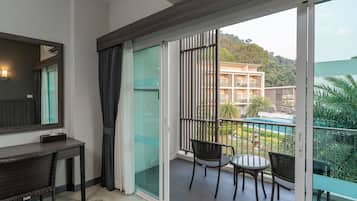 Deluxe Pool Side | Minibar, in-room safe, blackout curtains, free WiFi