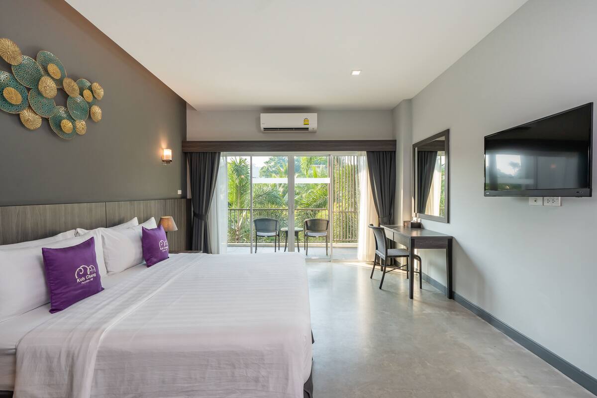 Deluxe Garden View | มินิบาร์, ตู้นิรภัยในห้องพัก, ผ้าม่านกันแสง, Wi-Fi ฟรี