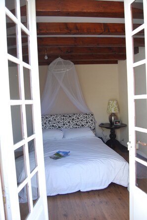 5 chambres, fer et planche à repasser, lit de bébé portatif, Wi-Fi