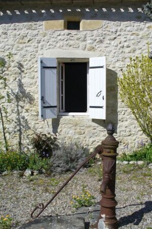 Exterior detail - Beautifully Converted French Barn (Eynesse)