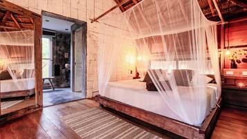 Deluxe Bungalow, 1 King Bed, Non Smoking, Garden View | Down comforters, in-room safe, laptop workspace, blackout drapes