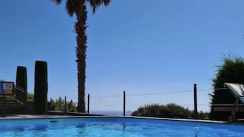 Piscina all'aperto, una piscina riscaldata