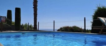 Beautiful large detached property heated pool close to the village of Calheta