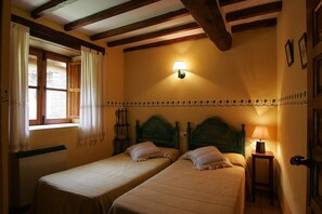 2 Schlafzimmer, Schreibtisch, Reisekinderbett, WLAN