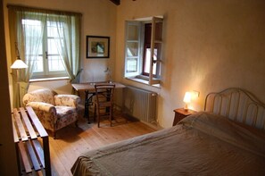 2 dormitorios, tabla de planchar con plancha, wifi y ropa de cama