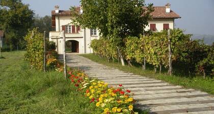 Romantisches Bauernhaus im Monferrato Wein-Bezirk