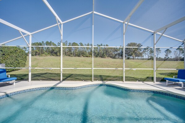 A heated pool - Stunning Golf-Course View Villa & private pool. 4BR/3.5BA, Minutes from Disney (Davenport)