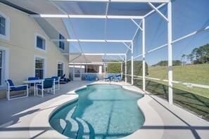 A heated pool - Stunning Golf-Course View Villa & private pool. 4BR/3.5BA, Minutes from Disney (Davenport)